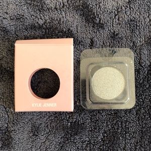 Kylie Cosmetics Single Eyeshadow in Frosty